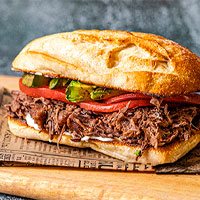Sándwich de carne mechada